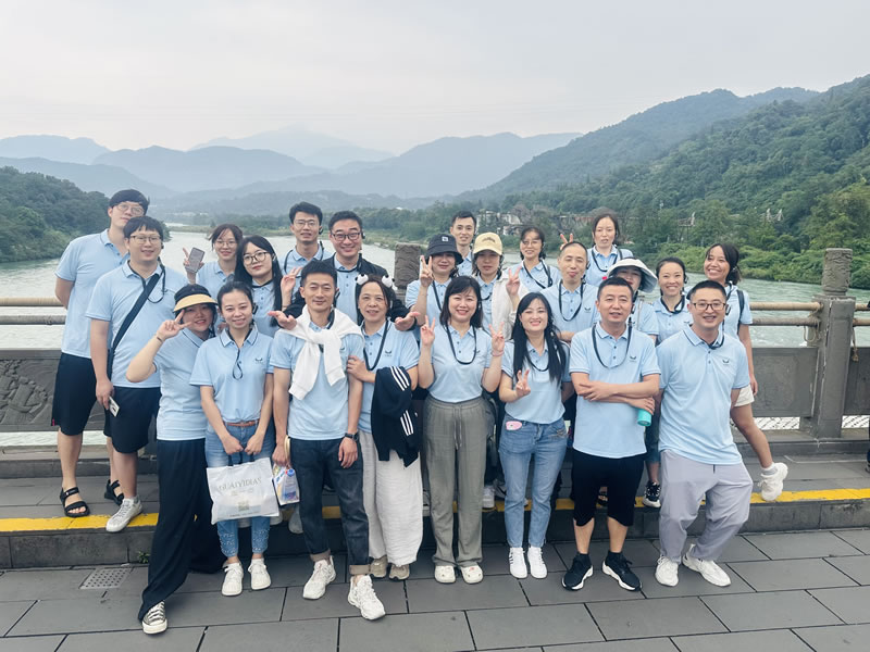 綿陽市先鋒醫(yī)療器械有限公司團(tuán)建之旅：共赴都江堰，凝聚先鋒之魂3.jpg